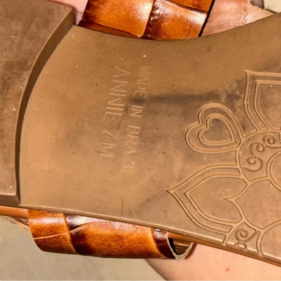 Like New Brighton Tan Leather Sandals with Silver Accents - Picture 10 of 10